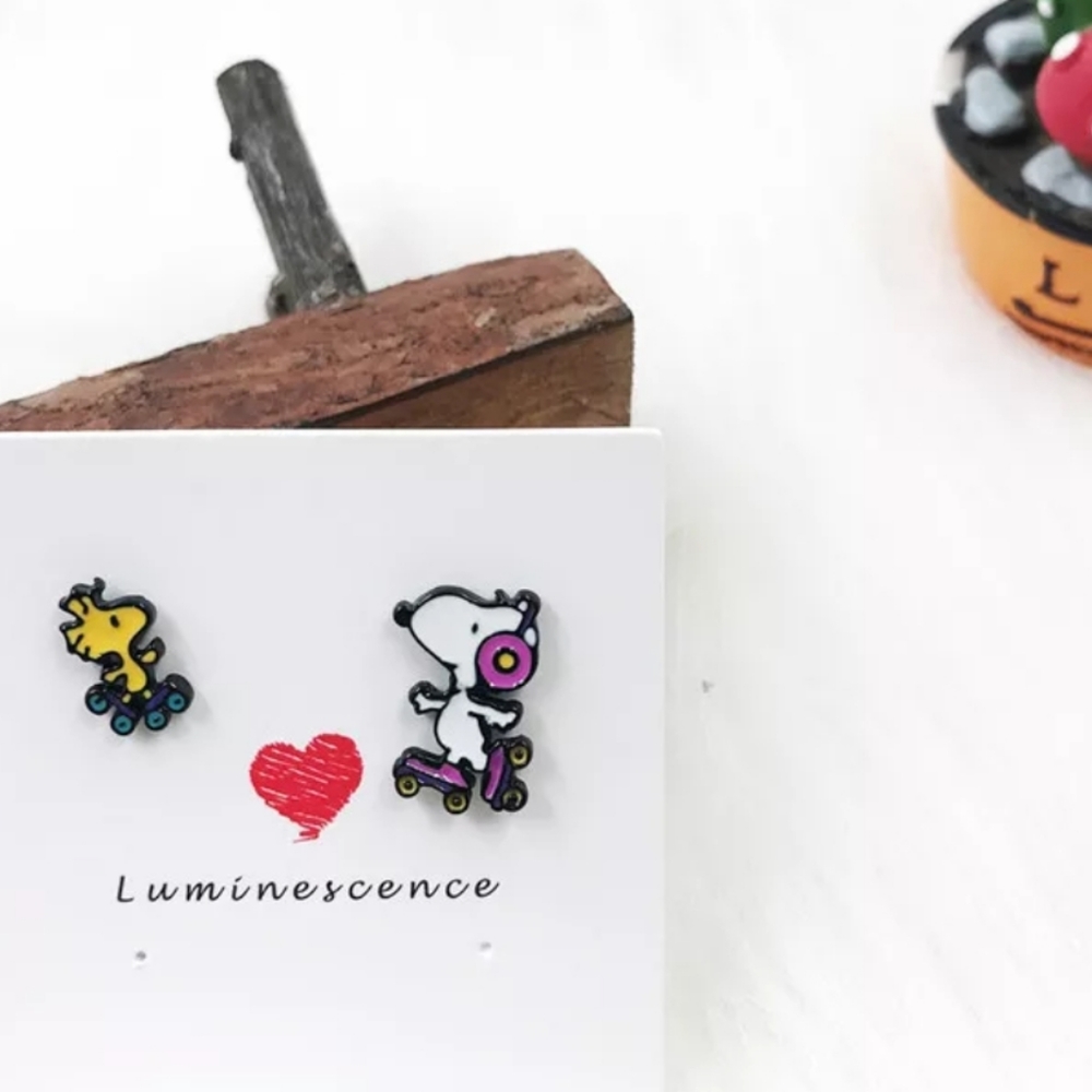 2/$15✨PEANUTS ENAMEL HYPOALLERGENIC STUD EARRINGS